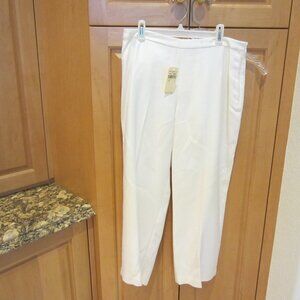 Woman's Tommy Bahama Capri Pants